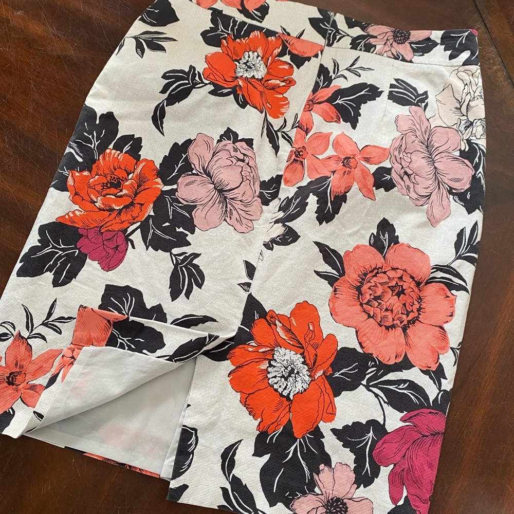 Ann Taylor Floral Midi Skirt in Orange and Pink - Picture 2 of 3